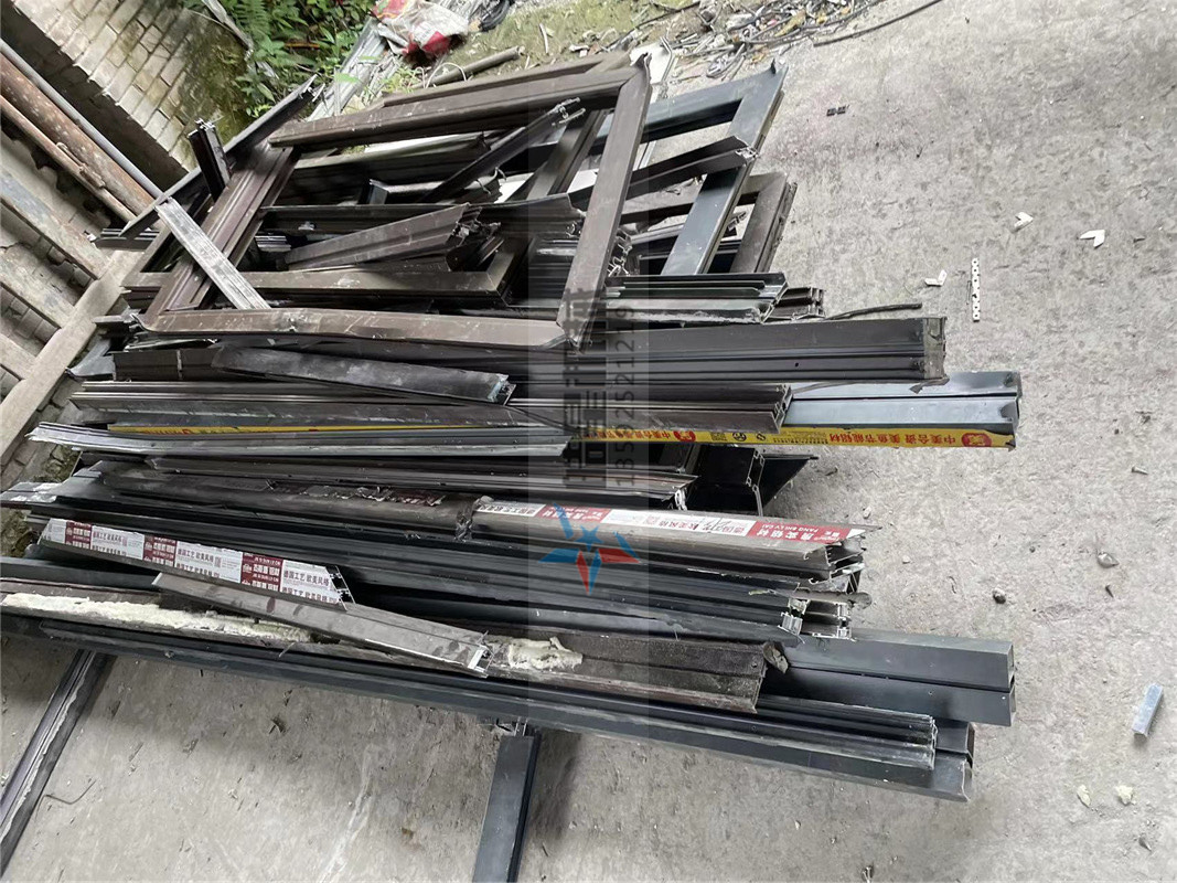 鋁型材破碎機作業(yè)現場 鋁型材破碎機作業(yè)現場