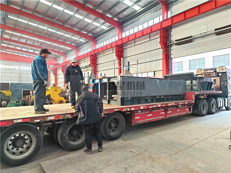 斷橋鋁破碎機裝車發(fā)貨 <a target='_blank'><span>斷橋鋁破碎機</span></a>裝車發(fā)貨